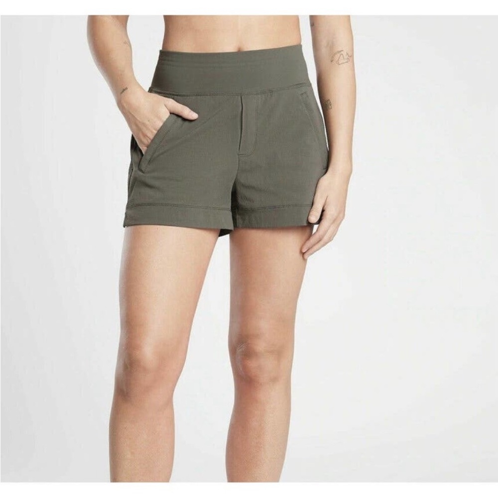 athleta trekkie north short, sz 6, olive green